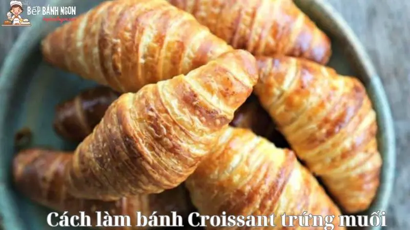 Cách làm bánh Croissant trứng muối